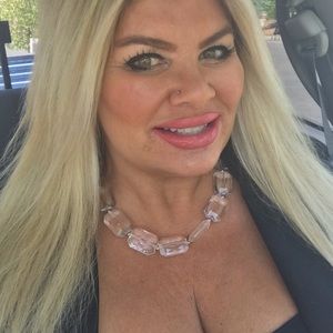 Meet your Posher, Joy